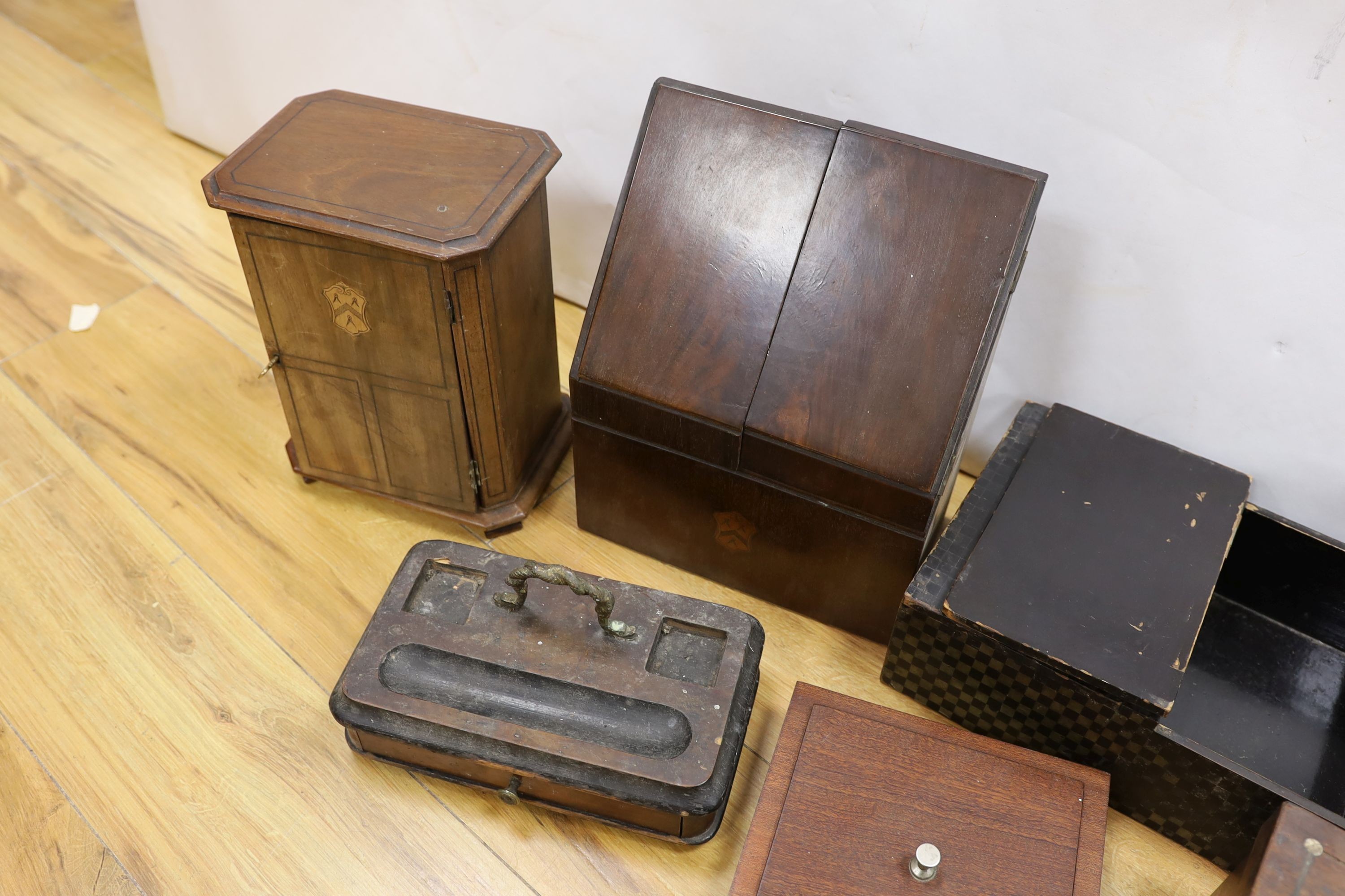 An inlaid miniature linen press, Japanese lacquer box, a stationary box and tea caddy etc (7 items in total)